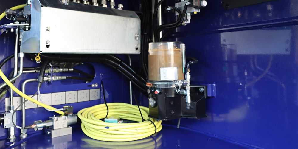 Central boom lubrication, electrically