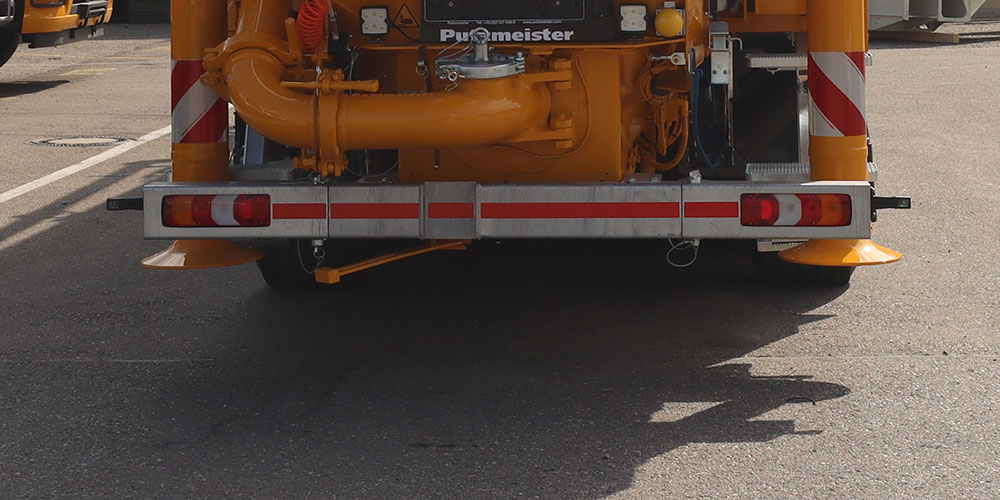 Underrun protection, rear swivelling
